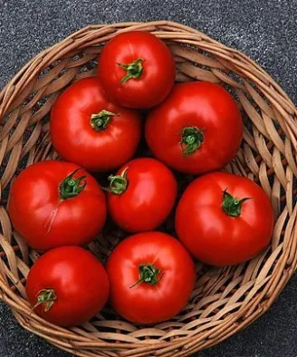 Roșii Elisabeta – fructe mari, rotunde, de culoare roșu intens, ideale pentru consum proaspăt